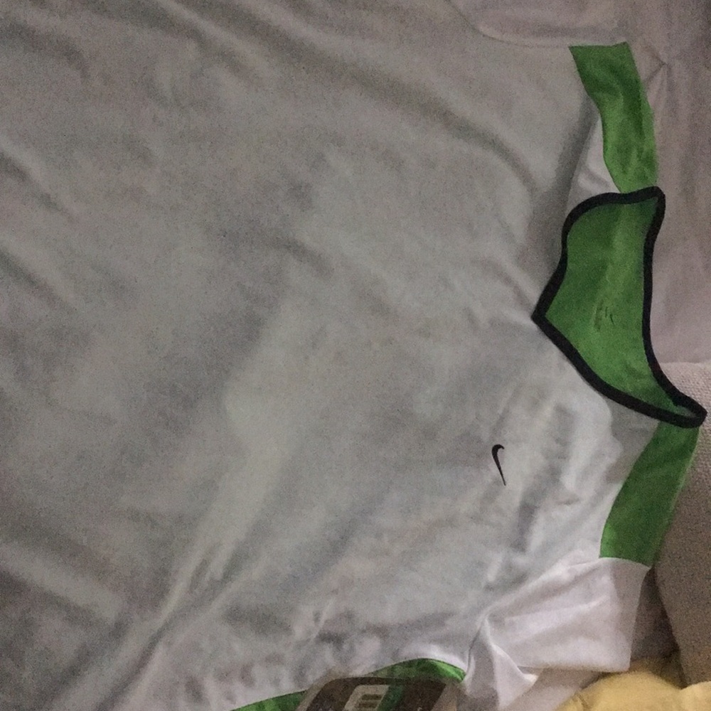 Nike shirt sleeve tee